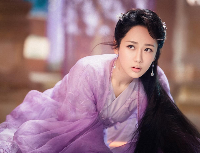 90后小花杨紫，是凭借什么让人这么喜欢？看到她喝的水就知道了