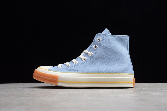 拔草匡威高帮帆布鞋，简直不要太吸引人呢！